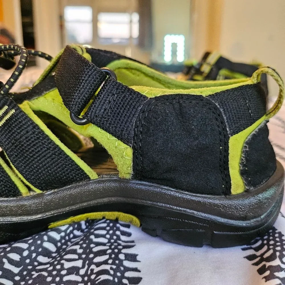 VGUC Keen Newport H2 Black Green Size 3